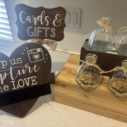 Signs And Vases 