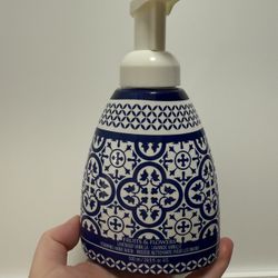 Soap dispenser 
