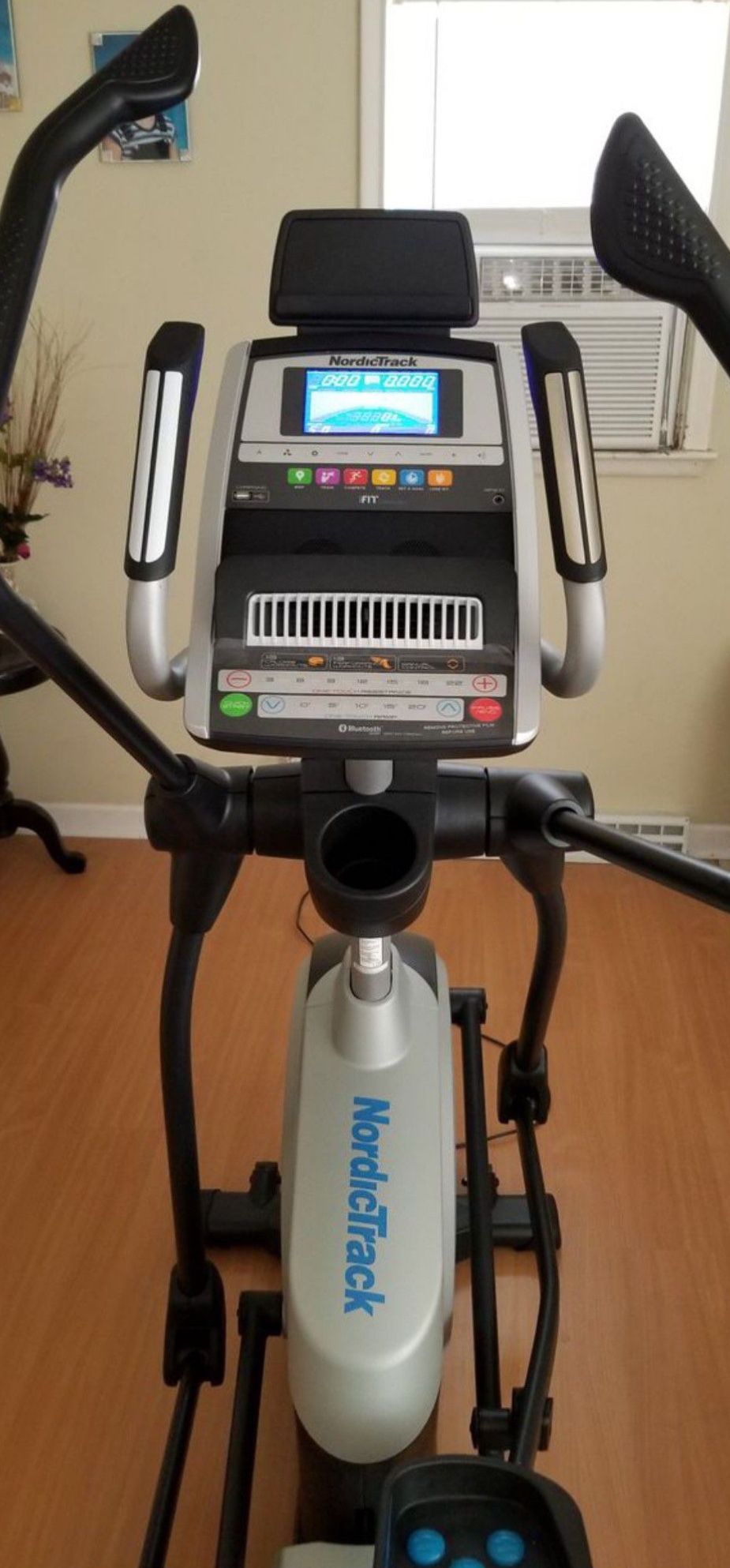 NORDICTRACK E9.0 ELLIPTICAL CROSS TRAINER