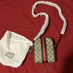gucci bag.. 