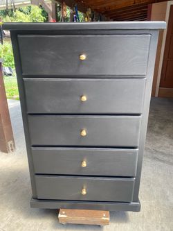 Black 5-Drawer Dresser Modern & Stylish