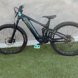 Giant Trance E Mountain Bike 29er Med.