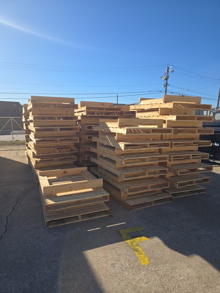 Wooden Pallets . Make An Offer