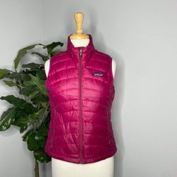 Patagonia women’s vest Good condition Sz. Small Measurements: Shoulder: 14 inch aprox Bust: 19 inch aprox Length: 23 inch aprox I accept reason