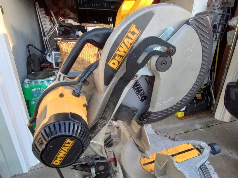 DeWalt 12 Inch Saw DW706 With DeWalt Stand