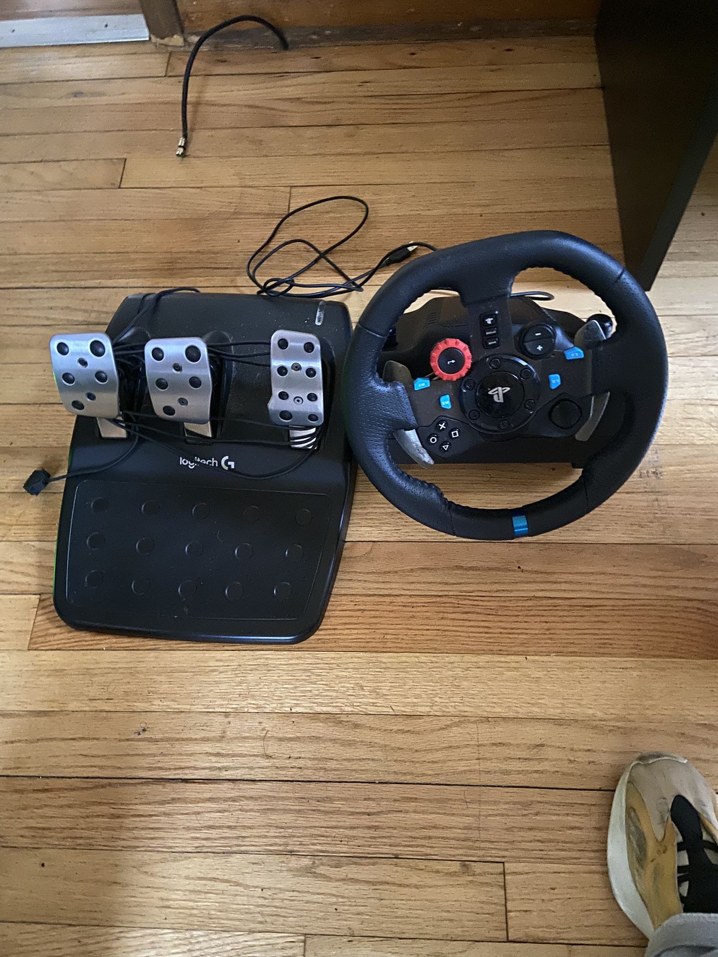 Logitech Steering Wheel And Pedals 