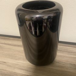 Apple MacPro “Trashcan” 2013