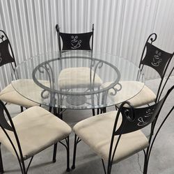 Dining room set with 5 chairs