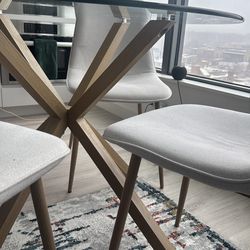 Beautiful Table and Chairs Set - Tan chairs and glass table