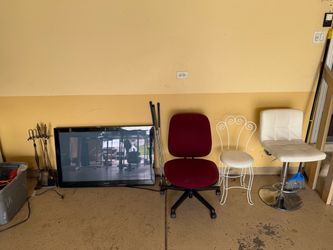 Tv chair and other random items MOVING SALE