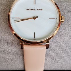 Michael Kors Women's Leather Band Watch Perfect Mother's Day 🎁❤️🎁