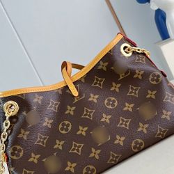 Classic old-style floral chain bag Dimensions: 17 x 10 x 26
