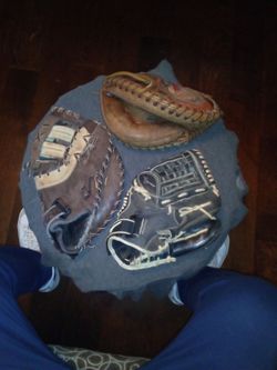 Baseball gloves (bundle)