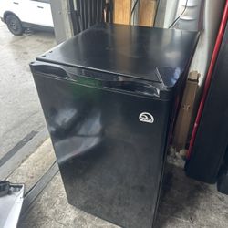 Igloo Cooler 3.2 With Freezer Used 