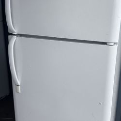 Clean Frigidaire Refrigerator