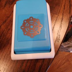 Creative Memories Blooming Medallion Decorative Punch 