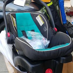 Graco infant car seat