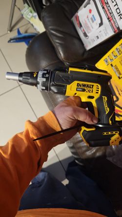 20v MAX  XR DRYWALL  SCREWGUN