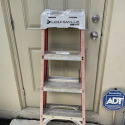 4 Foot Fiberglass Ladder 300 Pound Capacity Good Shape