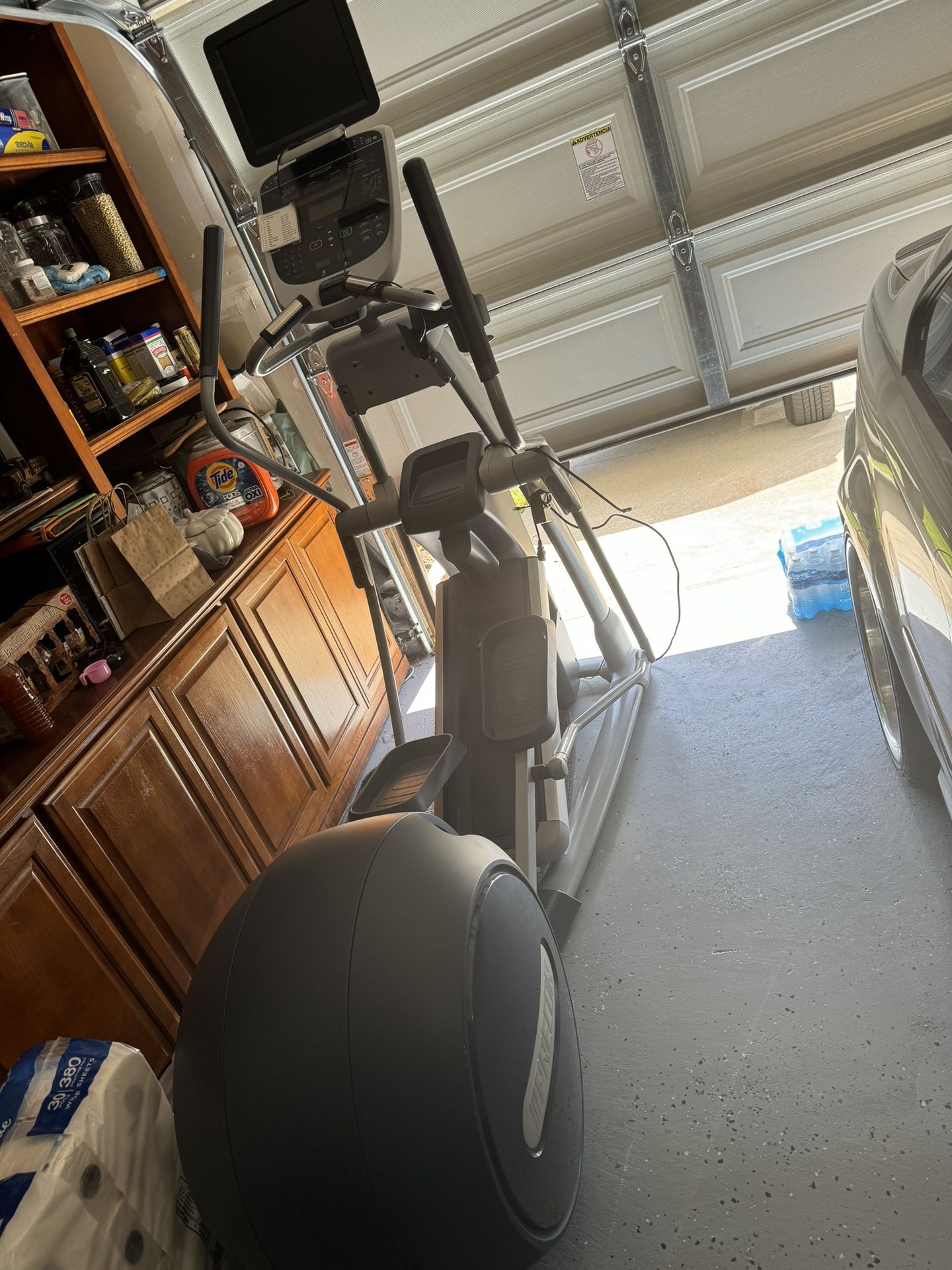 Precor 556 Elliptical 