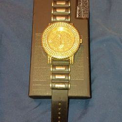 Techno Pave watch no. 6670. Needs Fresh Battery.  Stainless steel , Quartz watch.