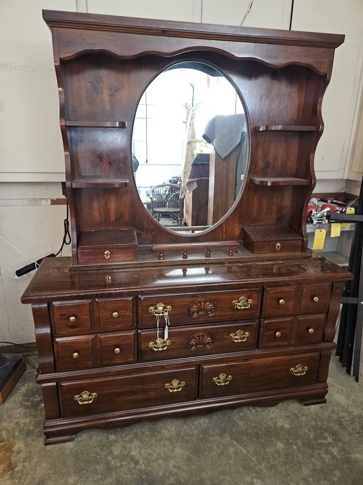 Dresser With Mirror