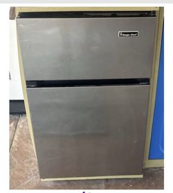 Mini Magic Chef Refrigerator (Silver)