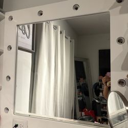 vanity mirror 