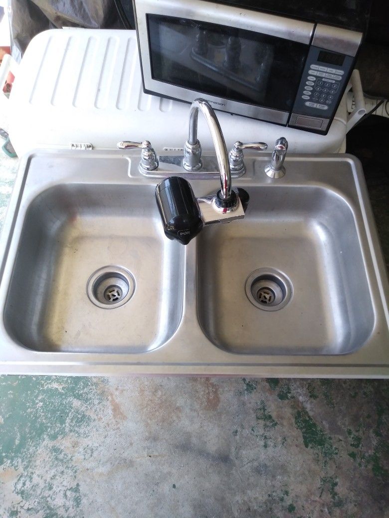     Double Kitchen Sink with Faucet. It's Like new$125
