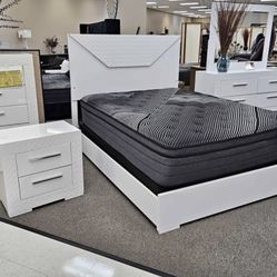 ALL WHITE bedroom SET w/ LED’s ✅👌🏻✅👌🏻