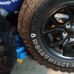 Brand New Rims And Tires  Off A 2025 Jeep Gladiator  High Tide