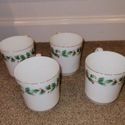 vintage NEW in Box christmas holly porcelain mugs cups with gold trim