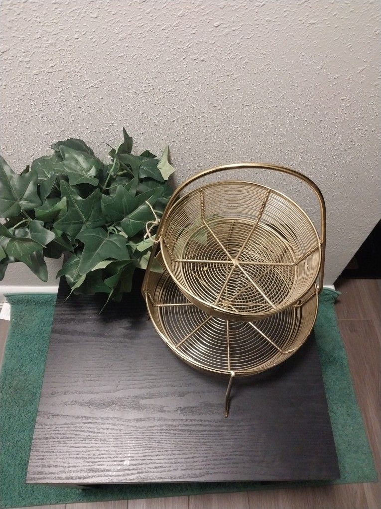 GOLD FRUIT BASKET & BREAD WITH 2 LEVELS