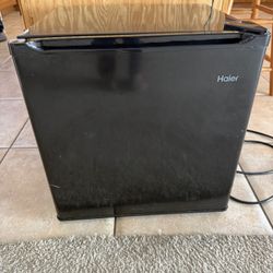 Haier Black Mini Fridge 