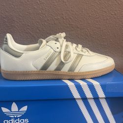Women’s Adidas Samba Size 7.5.