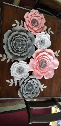 Paper flowers and paper roses. Flores de papel