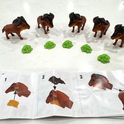 Wildebeest + Leaves (Gumi Yum Surprise - Widlife) Collectible Animal Figurine / Puzzle Toy — with instructions