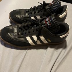 US size 10.5 M Black Samba( Soccer Shoes) 