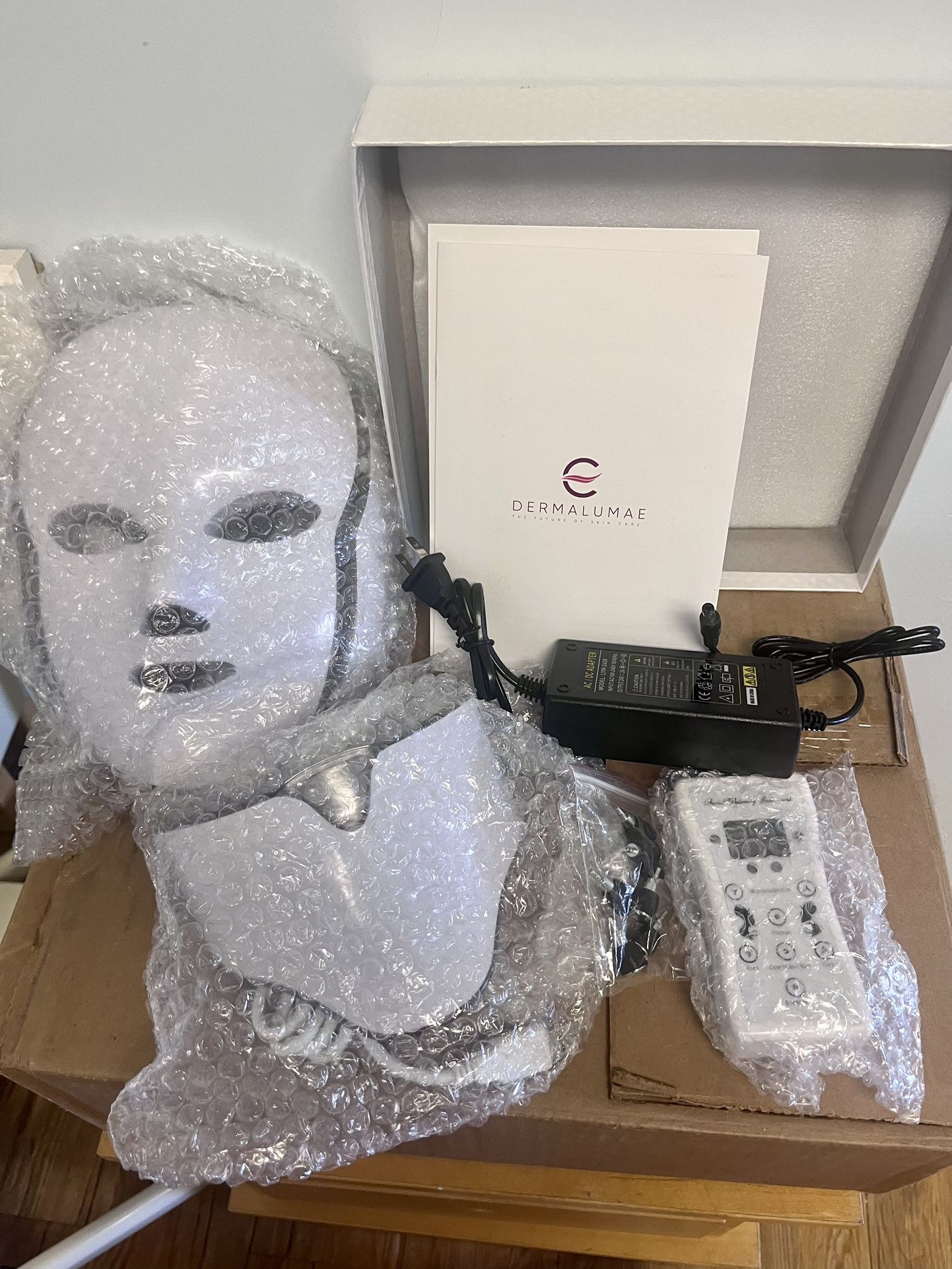 $60  Light Therapy Facial And neck Mask BRAND NEW