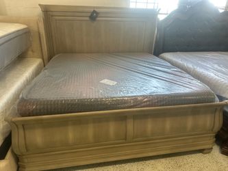 NEW KING SIZE HEADBOARD FOOTBOARD BED