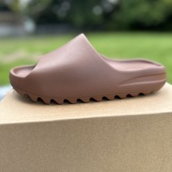 Adidas Yeezy Slides “Flax” Size 9 (runs Size 8)