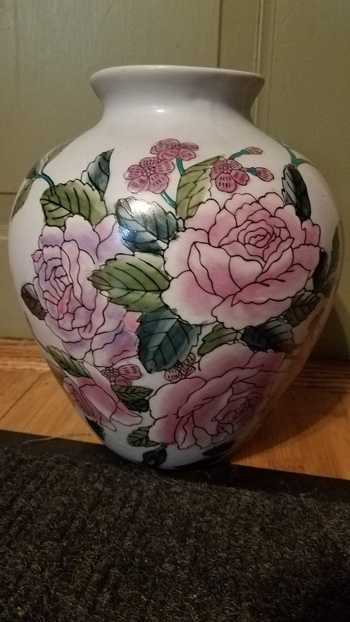 Vase with pink flowers