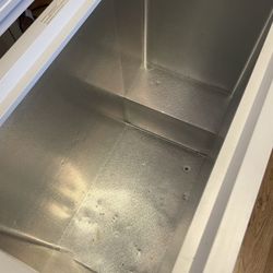 Hotpoint 7.1-cu ft Chest Freezer White 