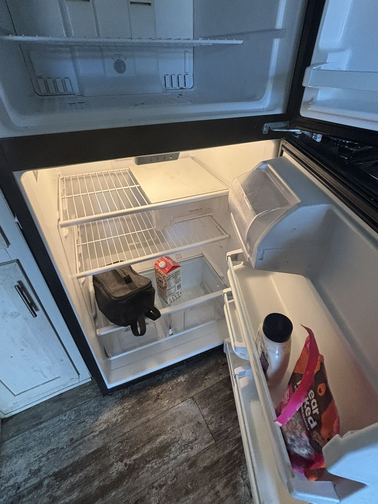 Whirlpool Refrigerator (Please read description carefully)