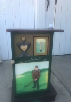 Golf putting cabinet