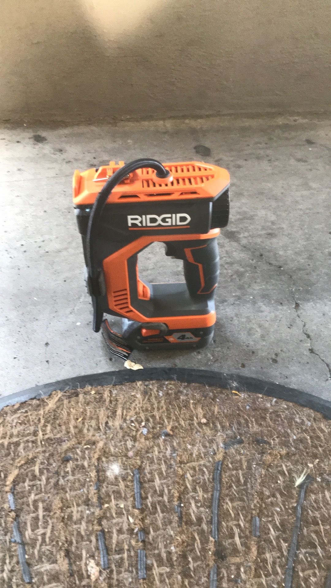 Ridgid inflator including battery