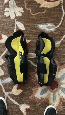 CCM 9040 tacks shin pads