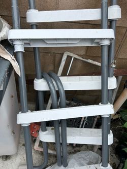 Pool ladder