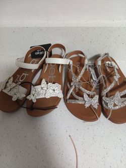 Girls Sandals Both For Only $16🙀$9each🙀