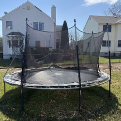 Free Trampoline 